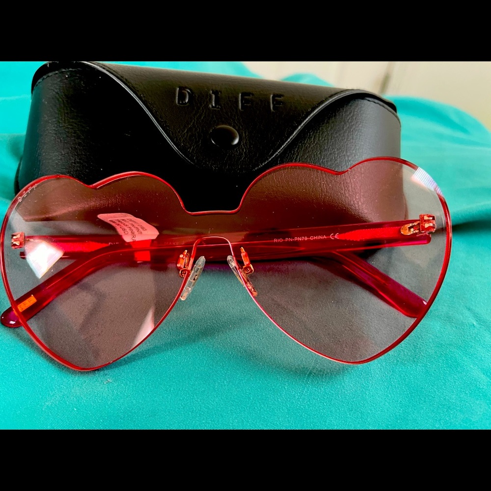 Diff Eyewear Rio Heart Sunglasses